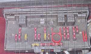 Лампа ближнего света на ВАЗ 2107 – как заменить данный узел правильно