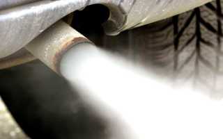 Дым из выхлопной трубы: причины и последствия