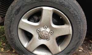 Почему нельзя ездить на спущенном колесе