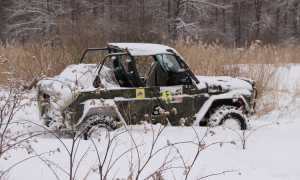 7 способов вытащить заметенную снегом машину из сугроба