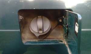 Как безопасно слить бензин или дизельное топливо из бака