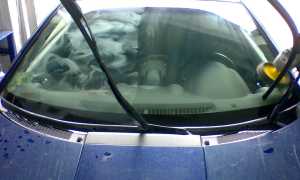 Как избавиться от мелких царапин на лобовом стекле