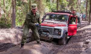 Как выбраться из автомобильной колеи на дороге