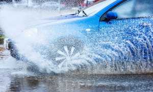 Что такое эффект аквапланирования и как его можно избежать