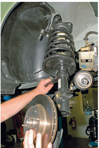 Как снять амортизатор вместе с кулаком Как снять амортизатор вместе с кулаком