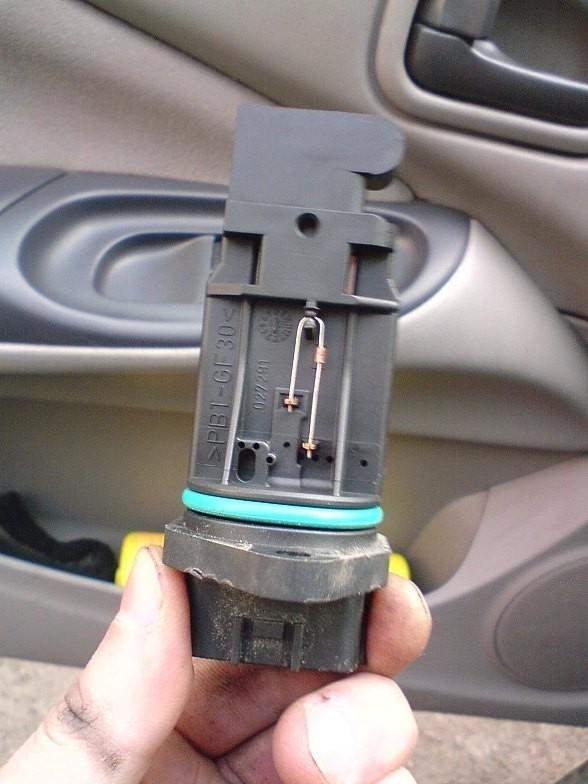 Как устроен датчик массового расхода воздуха