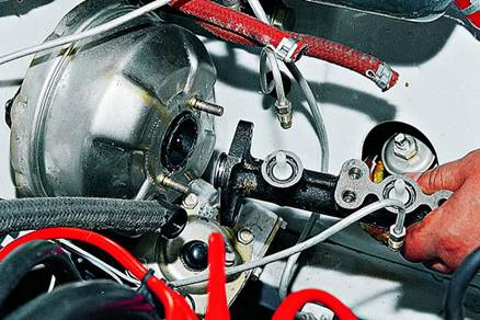 Неисправности главного тормозного цилиндра 