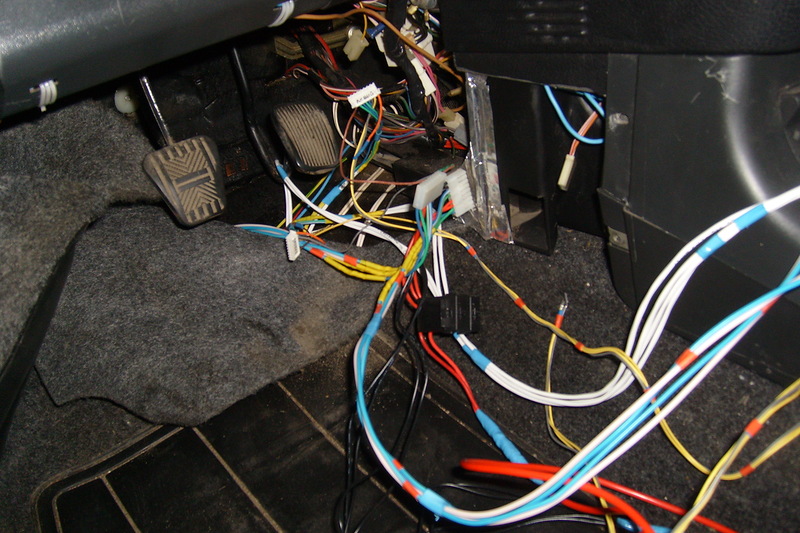 Прокладка проводки для подключения блока управления стеклоподъемниками Прокладка проводки для подключения блока управления стеклоподъемниками