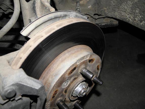 Вибрация педали тормоза при нажатии Вибрация педали тормоза при нажатии