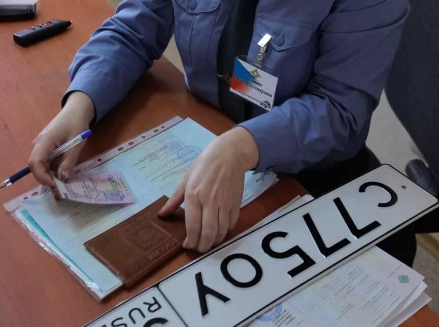 Законный доступ к базам данных есть лишь у инспекторов ГИБДД
