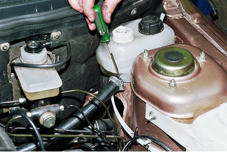 Замена расширительного бачка ВАЗ 2110 Замена расширительного бачка ВАЗ 2110