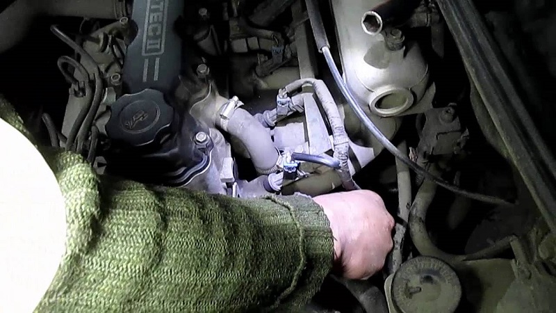 Осмотр и снятие пускателя Шевроле Авео
