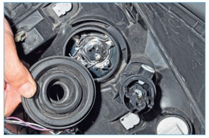 Демонтаж резинового уплотнителя