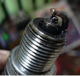 Инструкция АвтоВАЗа содержит сведения о размерах между электродами свечи для каждой модели Инструкция АвтоВАЗа содержит сведения о размерах между электродами свечи для каждой модели