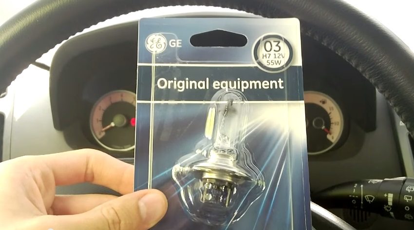 Лампа ближнего света на Kia Ceed производства Дженерал Электрик устанавливается и в заводской комплектации