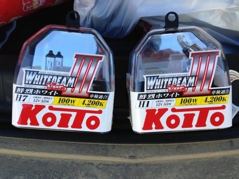 Лампы японской фирмы Koito заслужили очень хорошую репутацию среди автовладельцев