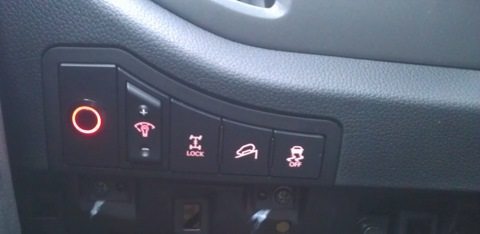 Лучшим местом для установки кнопки форсунок фар является пустующая заглушка Лучшим местом для установки кнопки форсунок фар является пустующая заглушка