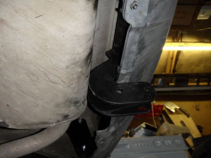 Место под установку буксирного крюка и площадки под штепсельную розетку