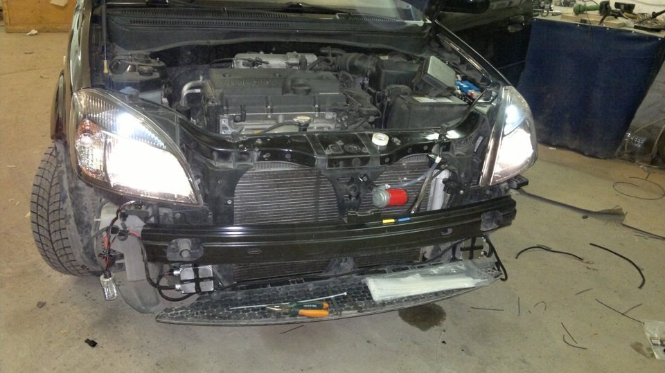 На фото – автомобиль со снятым передним бампером На фото – автомобиль со снятым передним бампером