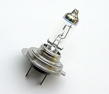 На фото - лампа стандарта H7