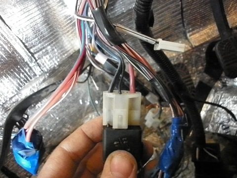 Фото клеммной колодки под панелью ВАЗ 21099 низкая панель