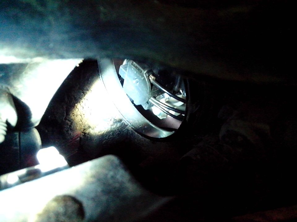 Под крышкой находится нужный нам узел