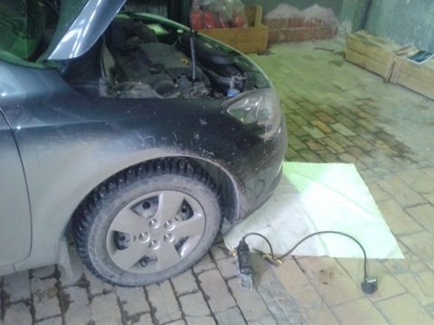 Подложите ткань под автомобиль, чтобы не искать упавшие детали