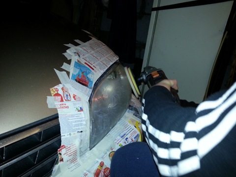 При помощи шлифовальных кругов и специальной химии можно вернуть фарам дальнозоркость При помощи шлифовальных кругов и специальной химии можно вернуть фарам дальнозоркость