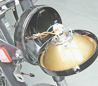 Процесс замены лампы головного света