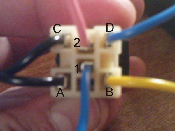Провода не случайно разноцветные.