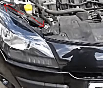 Расположение болтиков показано стрелками 