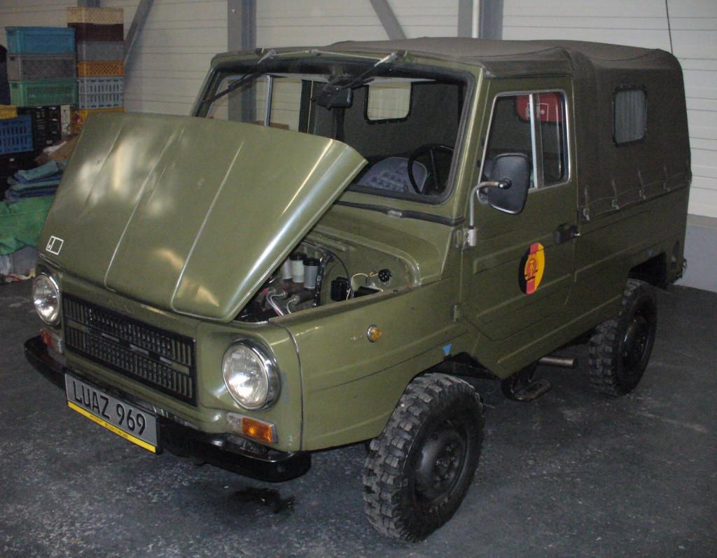 В боевых действиях роль ЛуАЗ – доставка боеприпасов и транспортировка раненых