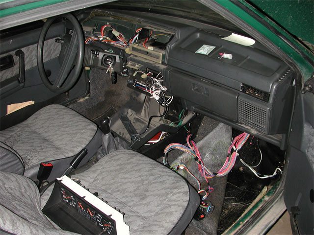 Низкая панель оправляется на полку в гараже высокая панель