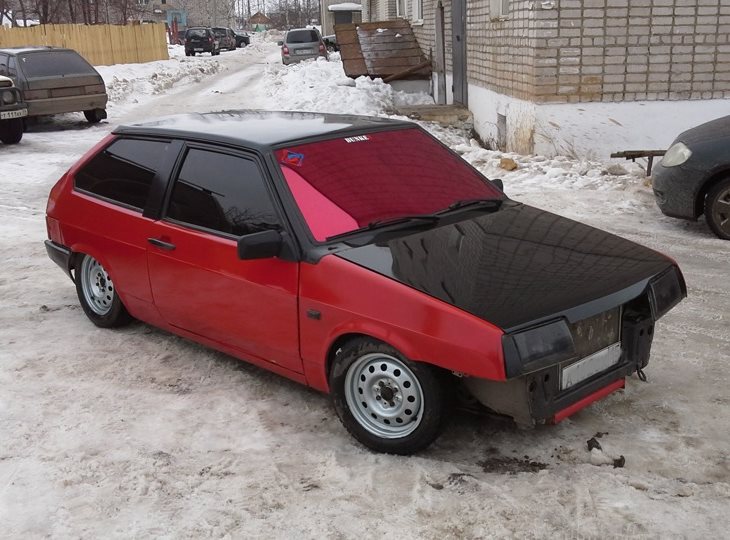 Красная зеркальная тонировка лобового стекла 2115 Красная зеркальная тонировка лобового стекла 2115