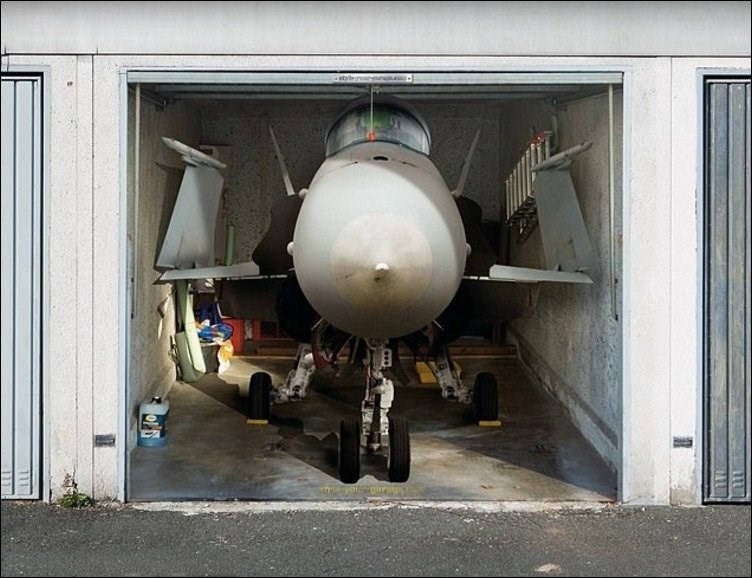 Аэрография на гараже: самолет Аэрография на гараже: самолет