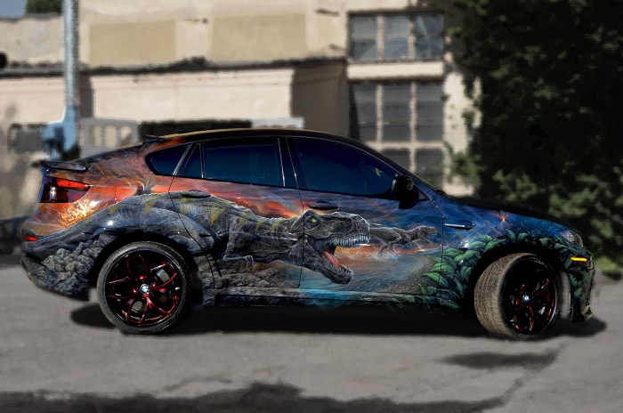 Аэрография динозавр на БМВ Аэрография динозавр на БМВ