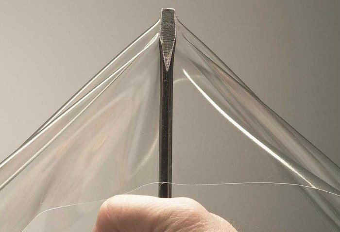 Бронепленка устойчива к механическим воздействиям Бронепленка устойчива к механическим воздействиям