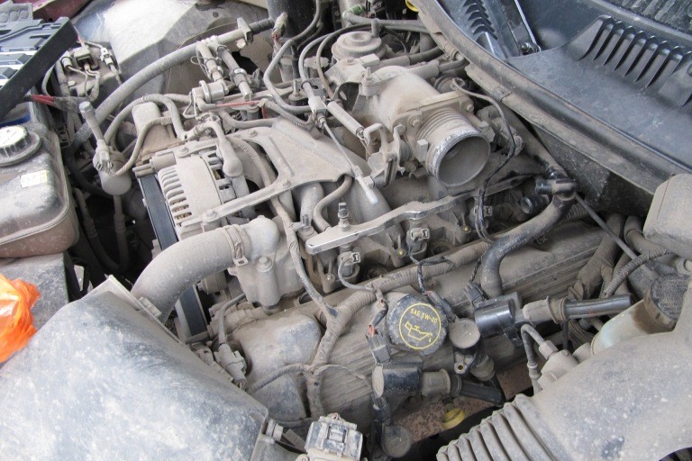 Грязный двигатель авто Грязный двигатель авто