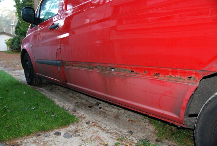 Коррозия на кузове Мерседес Спринтер Коррозия на кузове Мерседес Спринтер