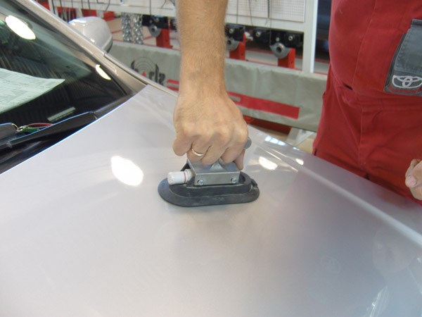 Выравнивание вмятины без покраски Выравнивание вмятины без покраски