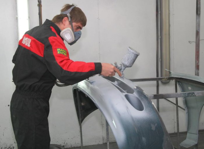 Нанесение грунта на бампер Нанесение грунта на бампер