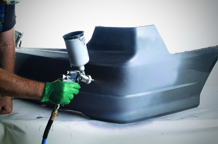 Нанесение краски на бампер Нанесение краски на бампер