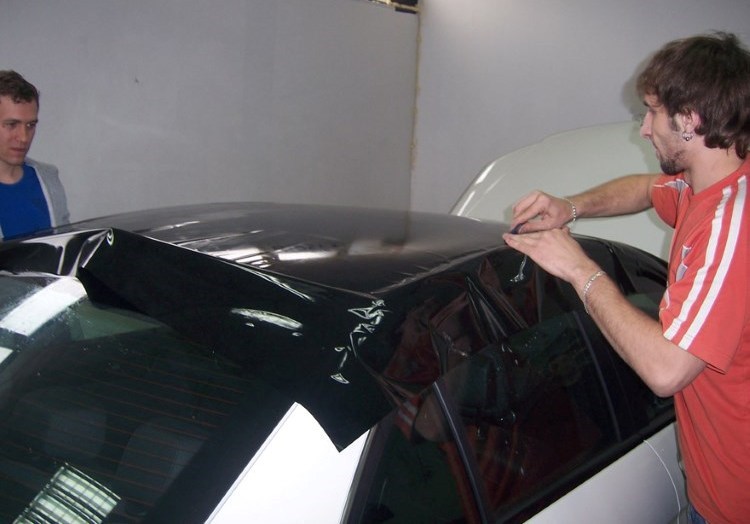 Оклейка пленкой крыши авто Оклейка пленкой крыши авто
