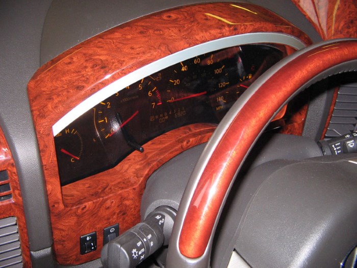 Оклейка пластика салона пленкой Оклейка пластика салона пленкой