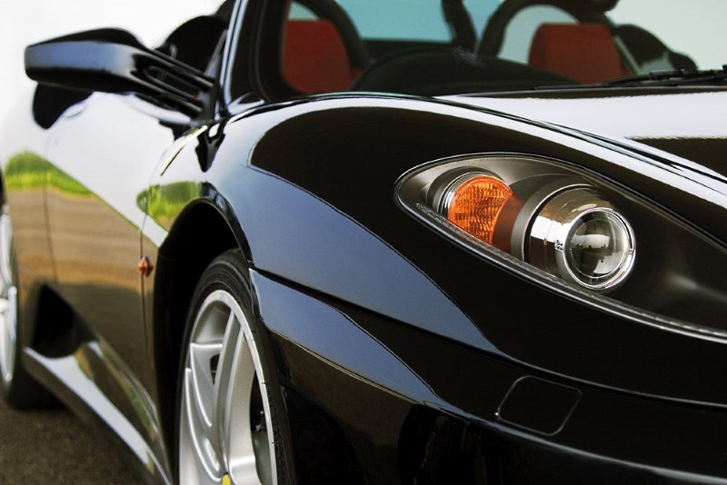 Отполированный автомобиль Отполированный автомобиль