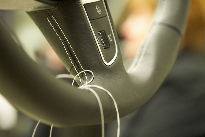 Перетяжка салона кожей: отделка рулевого колеса Перетяжка салона кожей: отделка рулевого колеса