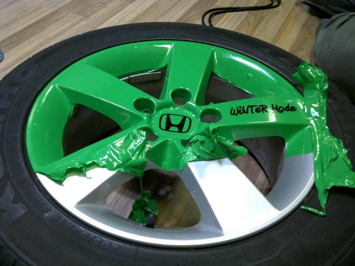 Снятие пластидипа с колесного диска Снятие пластидипа с колесного диска