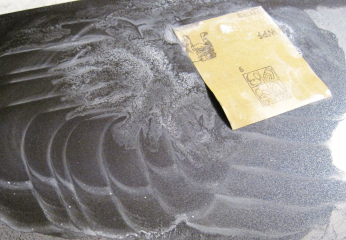 Обработка акрила наждачной бумагой Обработка акрила наждачной бумагой