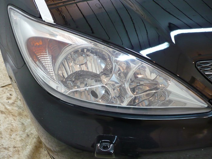 Отполированная пастой фара Отполированная пастой фара