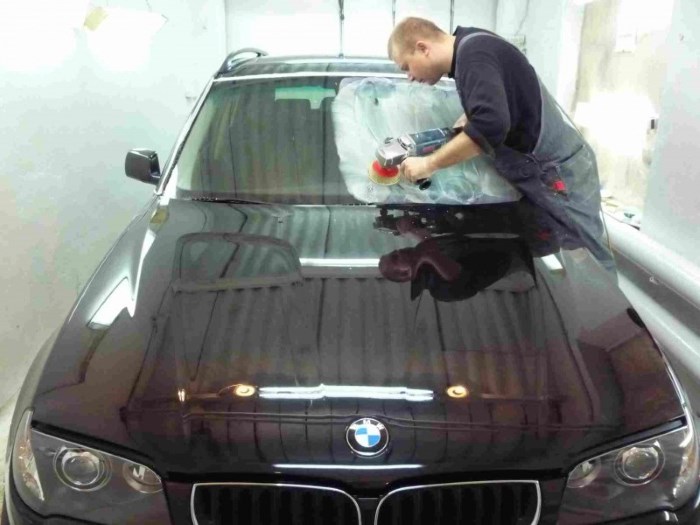 Полировка стекла автомобиля Полировка стекла автомобиля